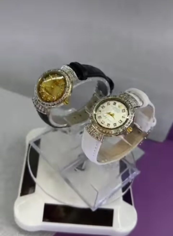 Золотые часы с бриллиантами