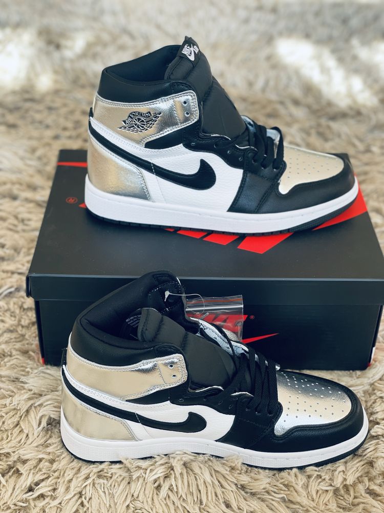 Air Jordan 1 Retro High Silver Toe Black Metallic