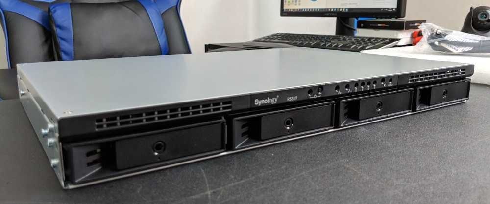 NAS Synology RS819 + kit rack