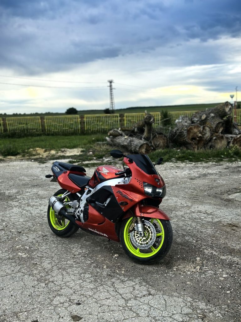 Honda cbr 919rr 130hp
