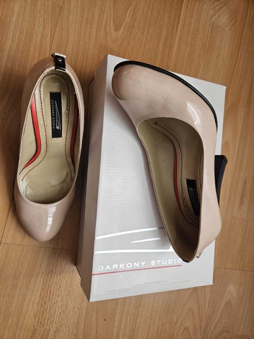 Pantofi lac nude de ocazie