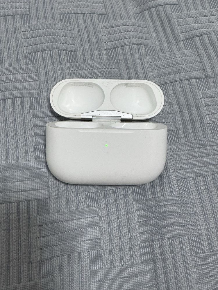 Apple AirPods Pro 2 кейс