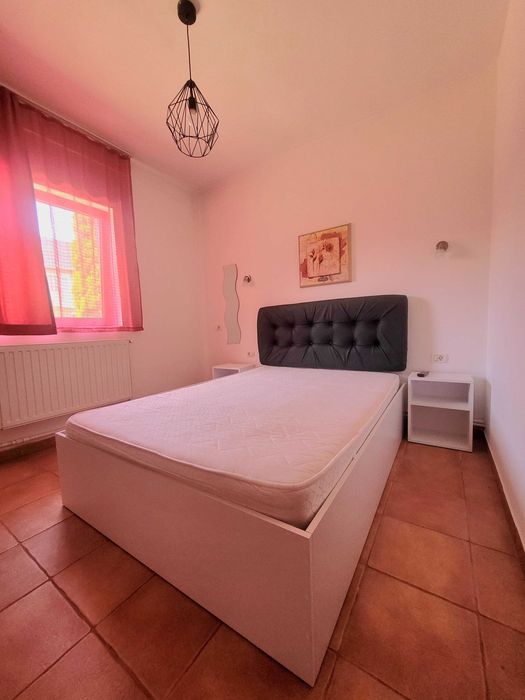 Inchiriez ap 1 cameră la villă