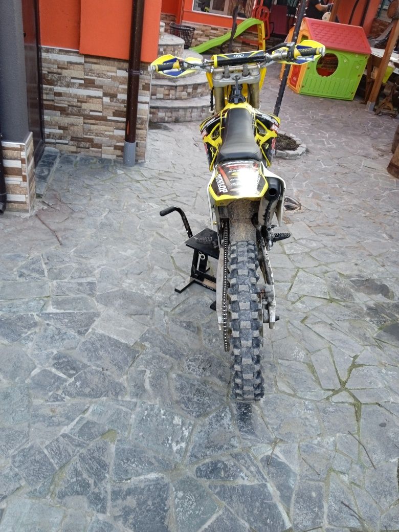 Suzuki RM  125.  Kros