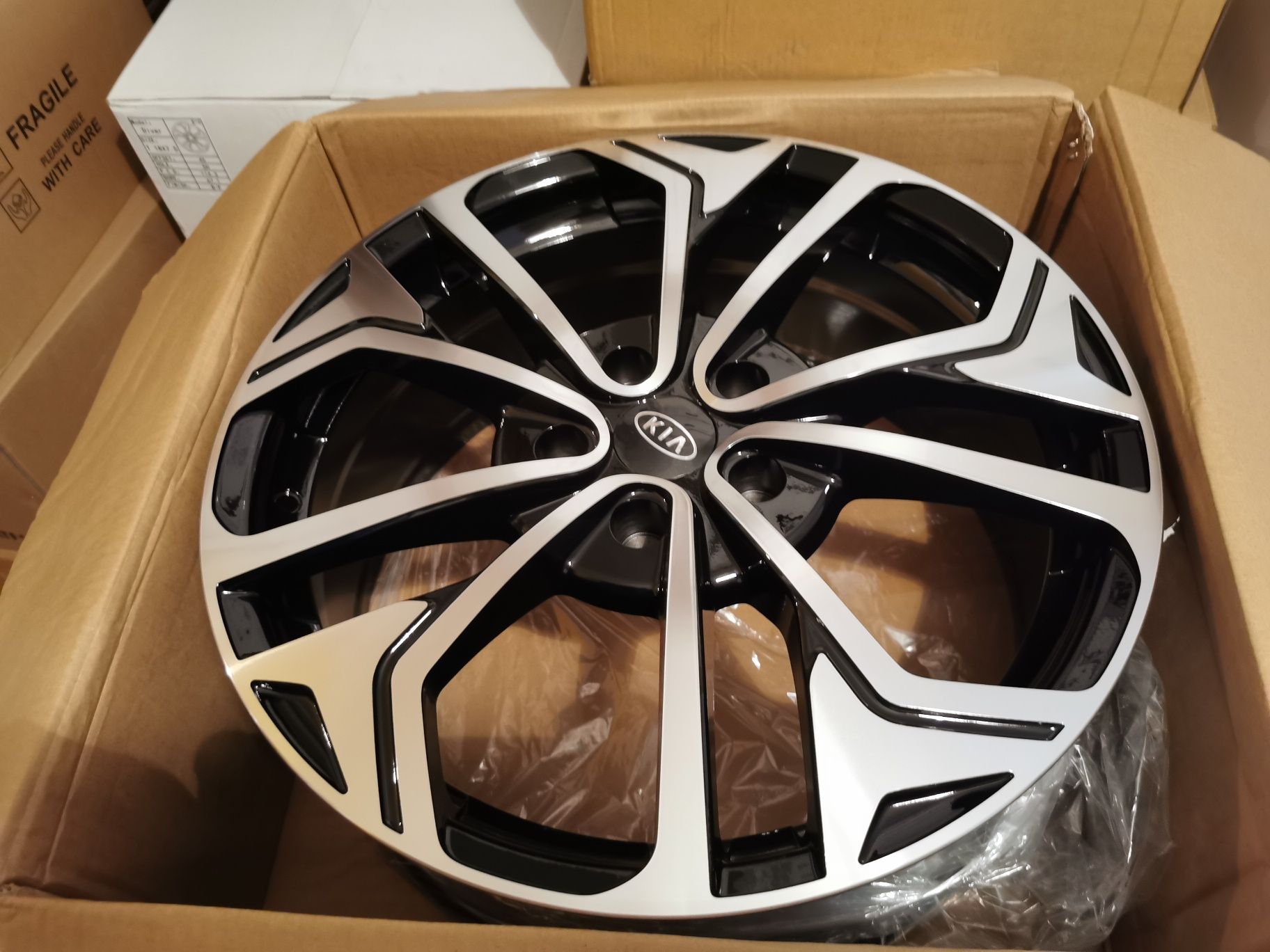 Vand jante de aliaj pentru Kia pe 18 marca Silver line model Driver