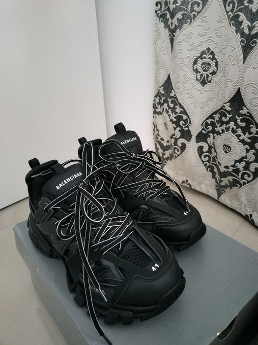 balenciaga track