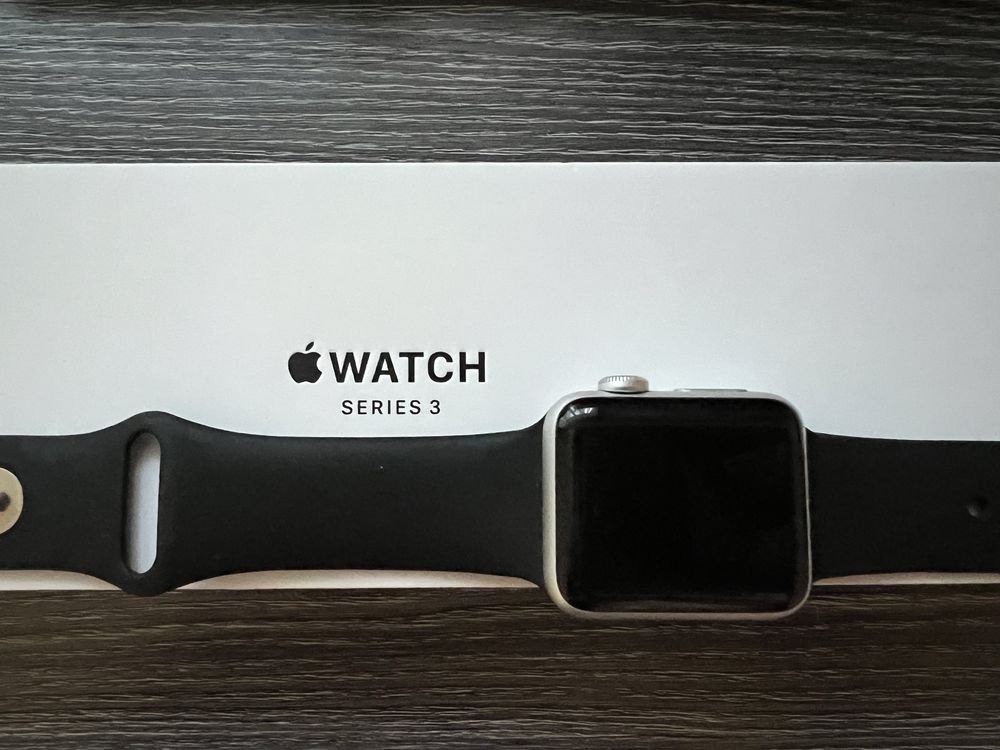 Продам часы Apple watch серия 3. 38mm