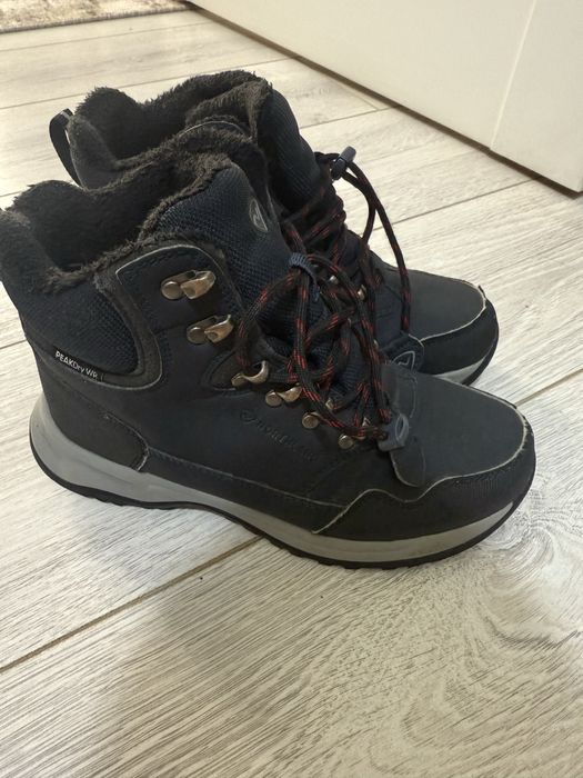 Продам зимние ботинки на мальчика