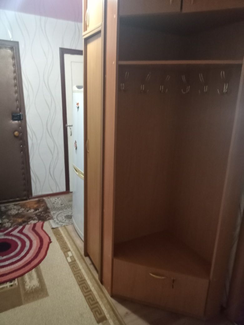 Сдам 2 комнатную квартиру посуочно 8000
