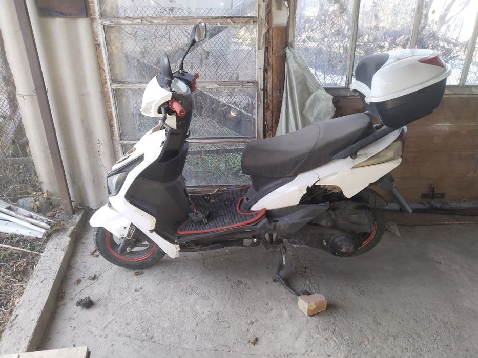 Продам мопед название не знаю и кубов тоже