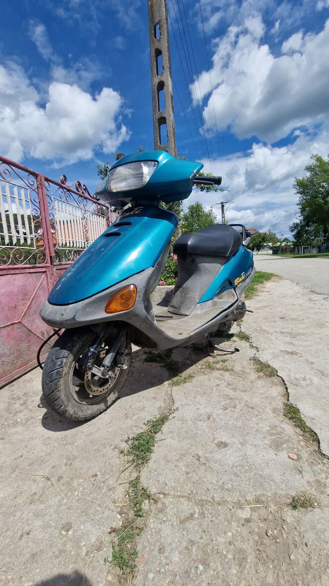 Vând scuter 80cc