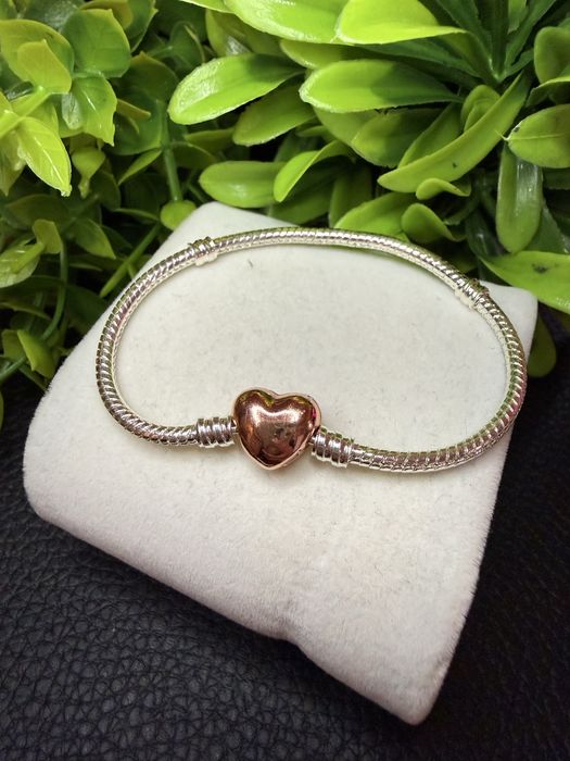 Гривни тип Пандора