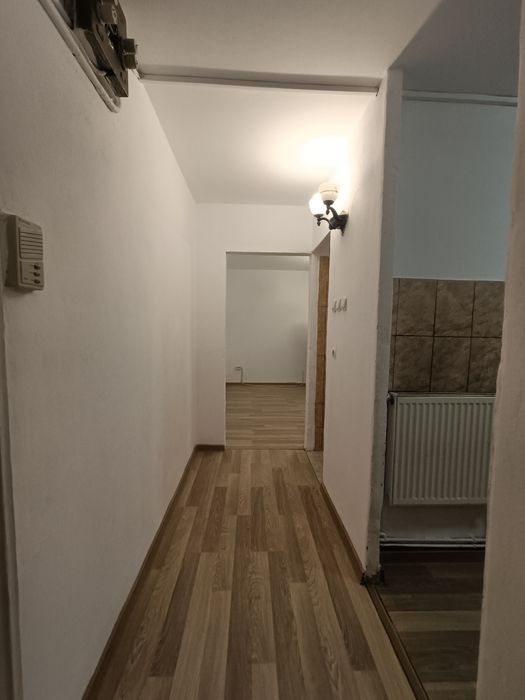 De vânzare: Apartament 3 camere Calea București Brașov 
Cod 158