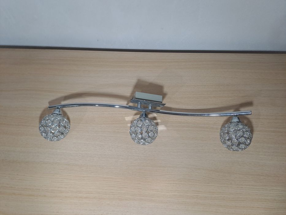 Lustră modernă cu 3 spoturi cristal – stare impecabilă