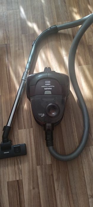 Пылесос Philips 1800 вт