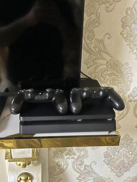 Playstation 4 slim, 2 джойстика много игр