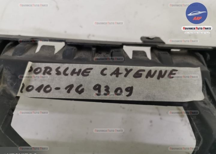 Оригинална централна решетка в добро състояние Порше Каен / Porsche Ca