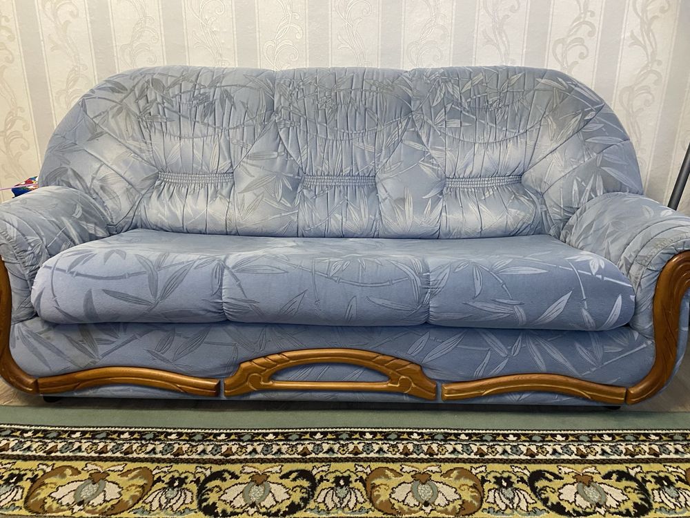 Продам красиаый диван и кресло от