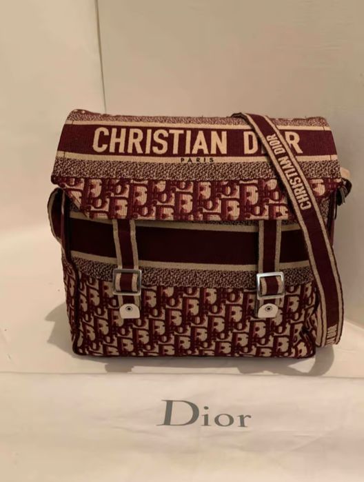 Dior чанти налични