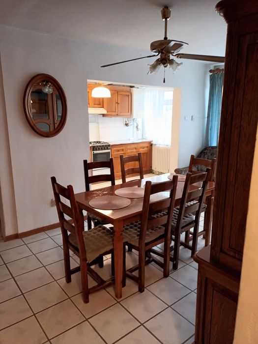 Dau spre inchiriere apartament3 camere  cu bucatarie open  space   l