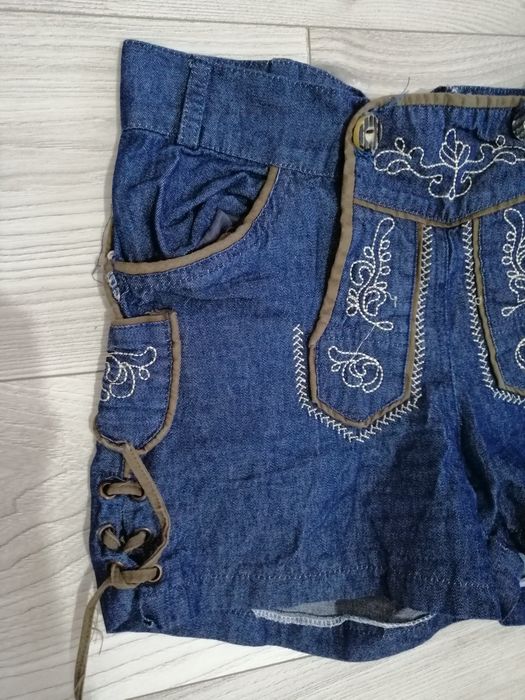 Pantaloni scurti din blug model hippie brodat dama marimea Xs-S 34/36