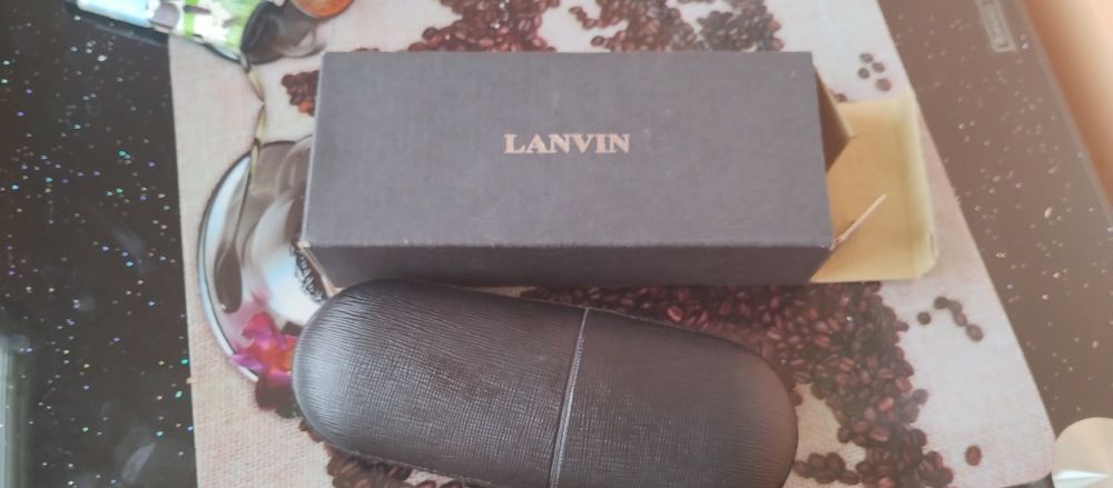 Продавам химикалка lanvin