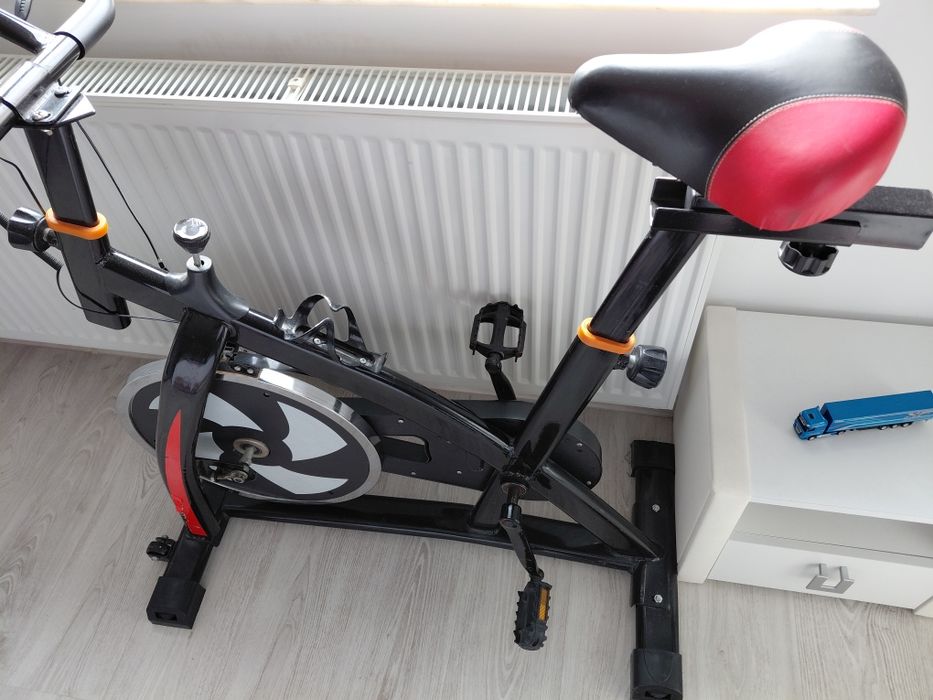 Vând bicicleta spinning