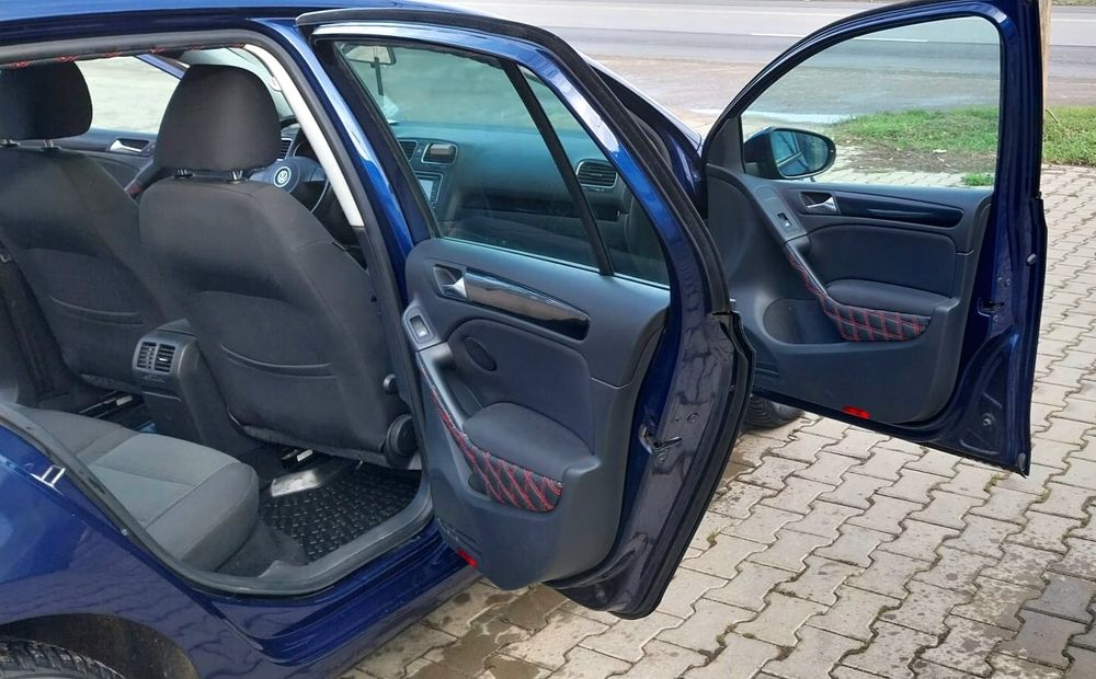 VW GOLF 6 1.6Tdi 105 cp hatchback