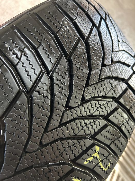 Гуми 215/45/18 Зимни Nexen 2 броя