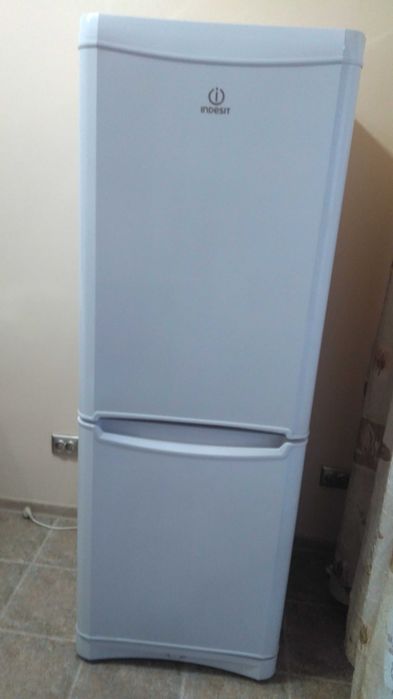 Продам двухкамерный холодильник Indesit - No Frost