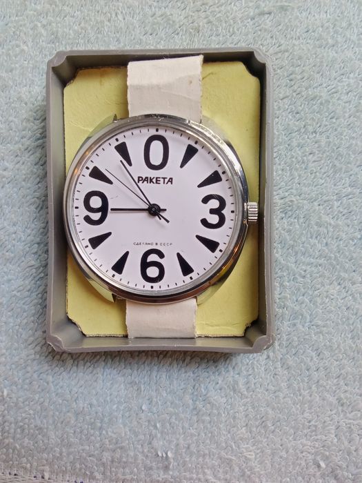 Продаю часы новые