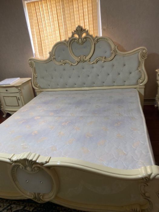 Продаётся спальный гарнитур!