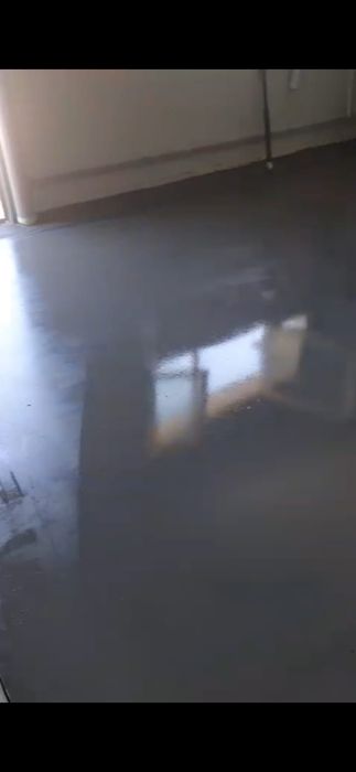 Executam lucrări de șlefuit și turnare mozaic