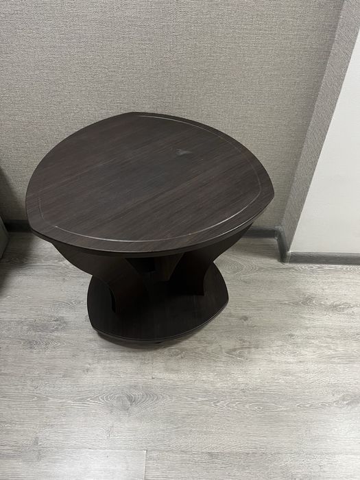 Продам столик журнальный