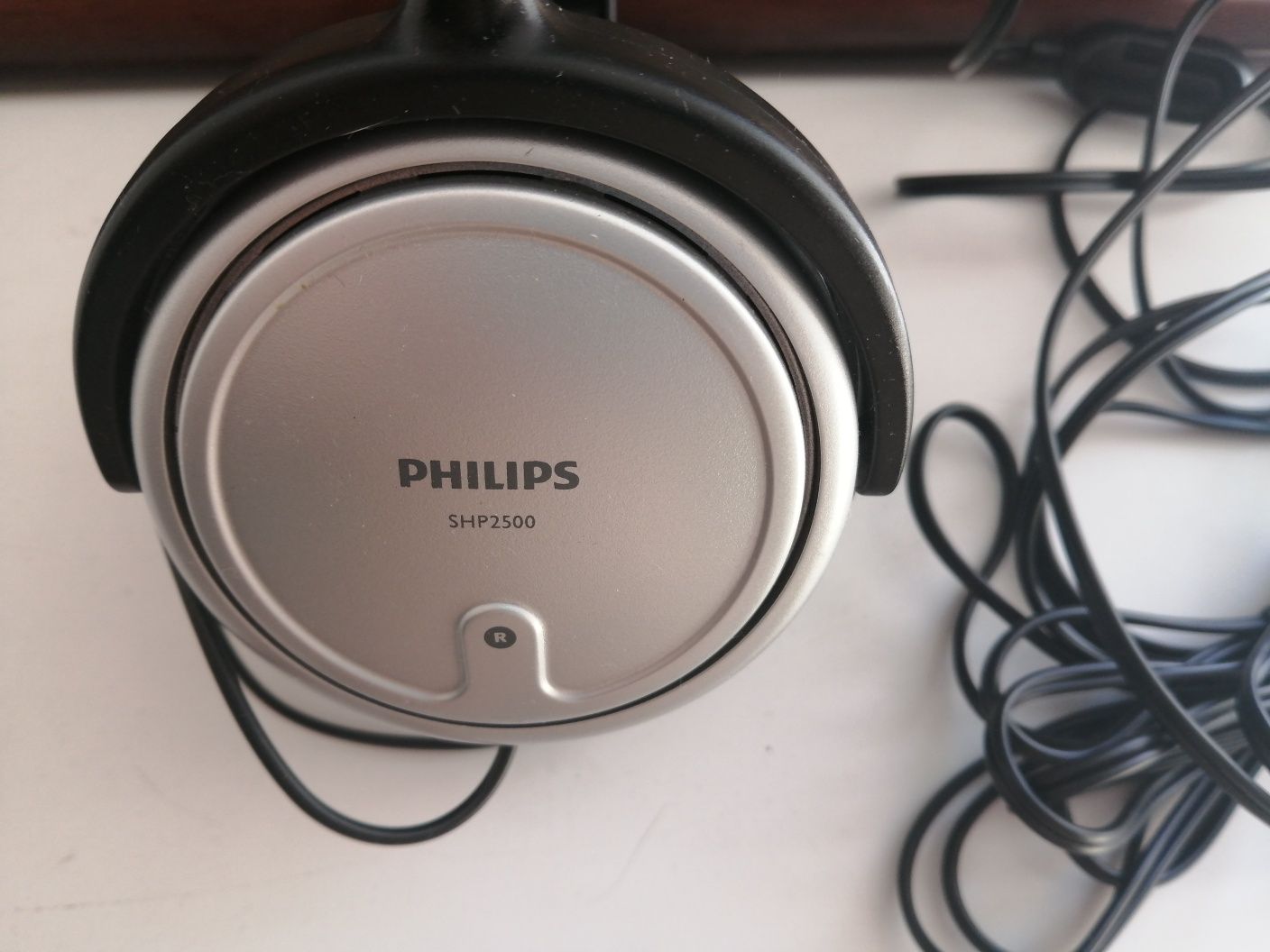 Продам наушники Philips