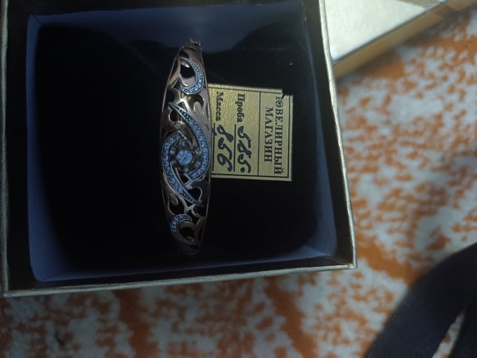 Tilla braslet xolati yangi, qulimga kichkina,podarka qilishgan