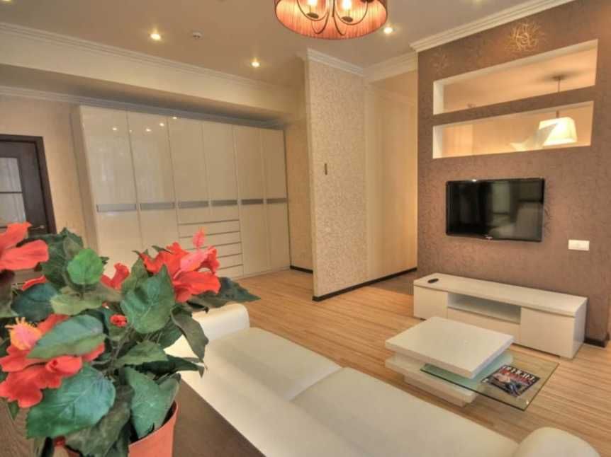 Дава се под наем Двустаен апартамент в Пловдив, Център - 60 кв.м за 278.97 € - Снимка #2