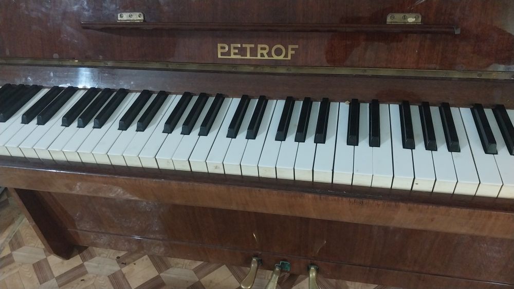 200000тг Пианино Petrof (чешски)