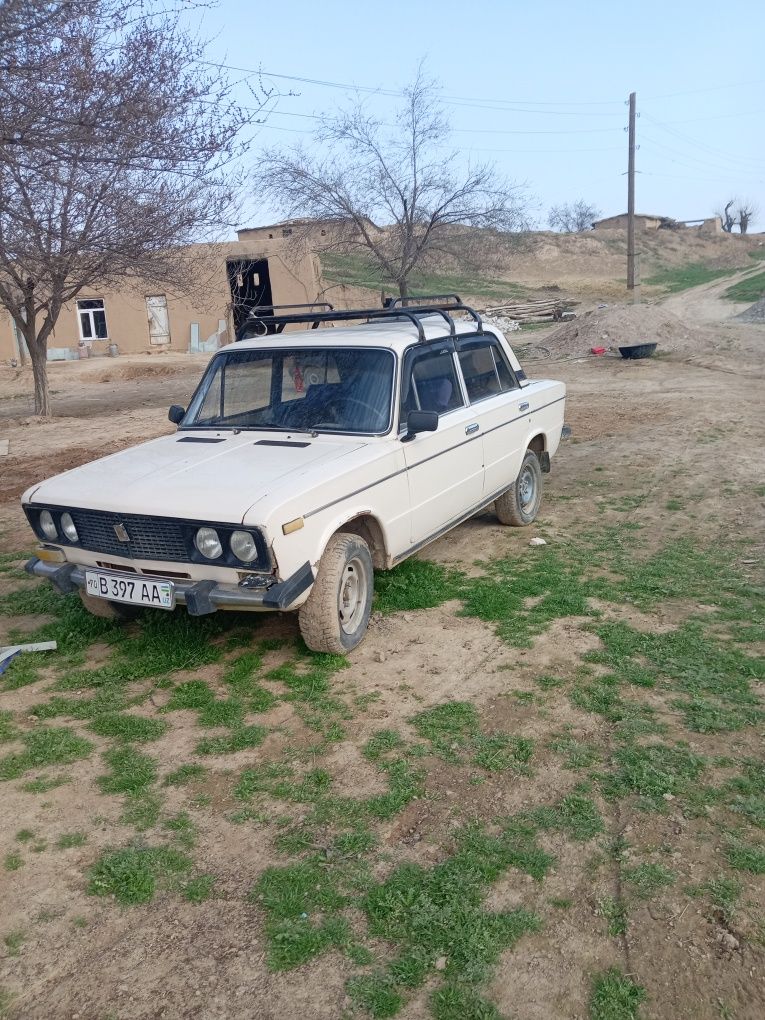 Benzin yurib turgan