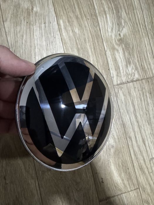 Emblema Radar Sigla Logo Radiator Vw Distronic Vw Passat B8.5 GOLF 8