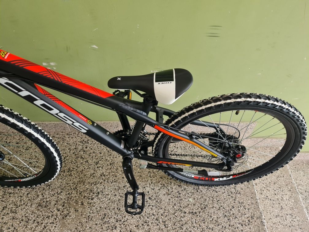 Продавам ЧИСТО НОВО Cross Gravito 24 алуминиево детско колело