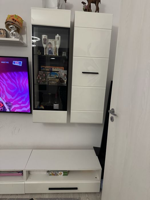 Living/ Biblioteca alb lucios