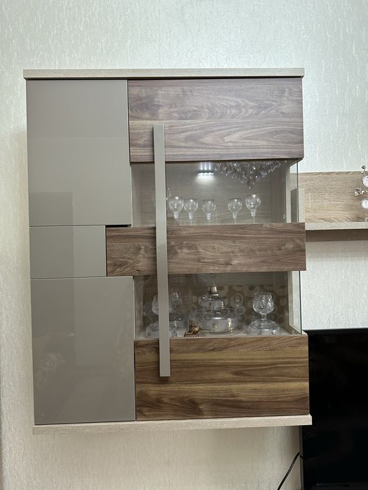 Стенка с комодом