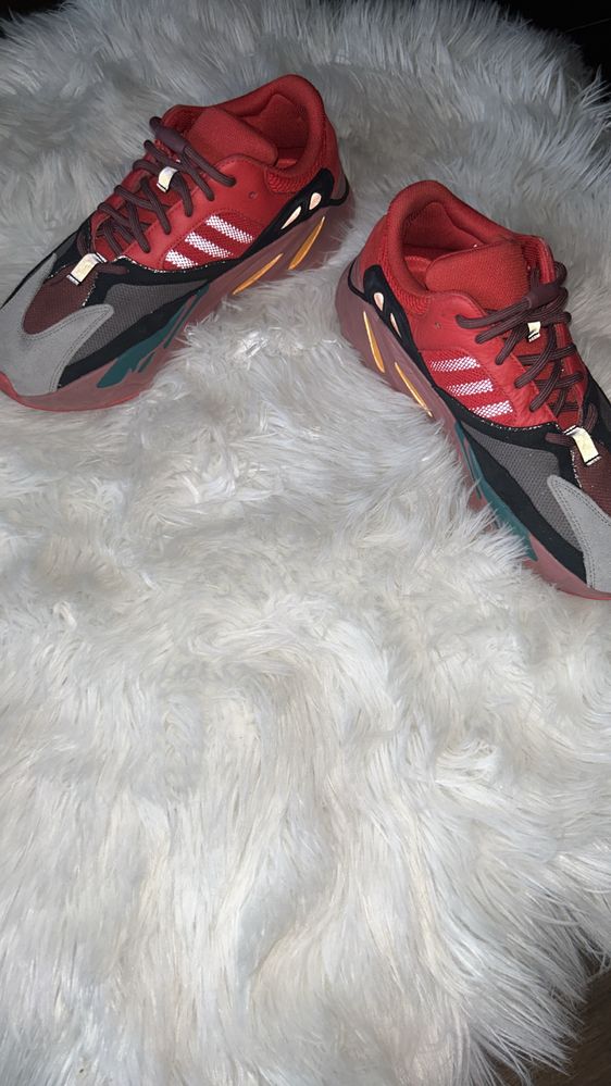 YEEZY 700 Hi red