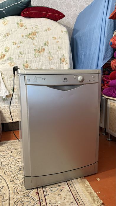 Посудамоечная машина INDESIT