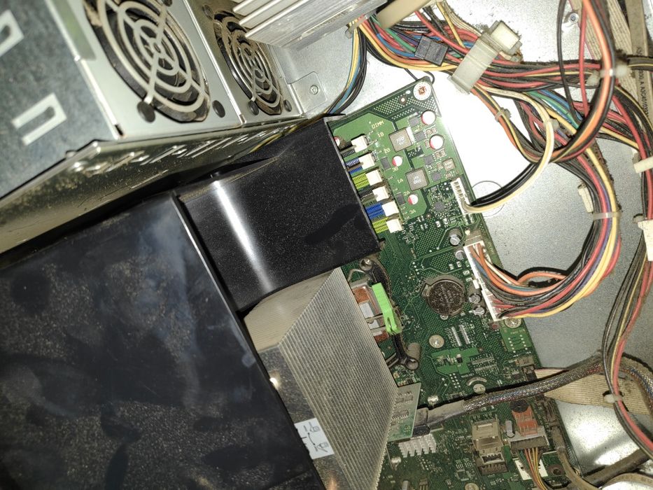 PC calculator Server Fujitsu i3 prima generație DDR3