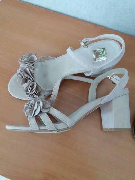 Дамски сандали пудра н. 39