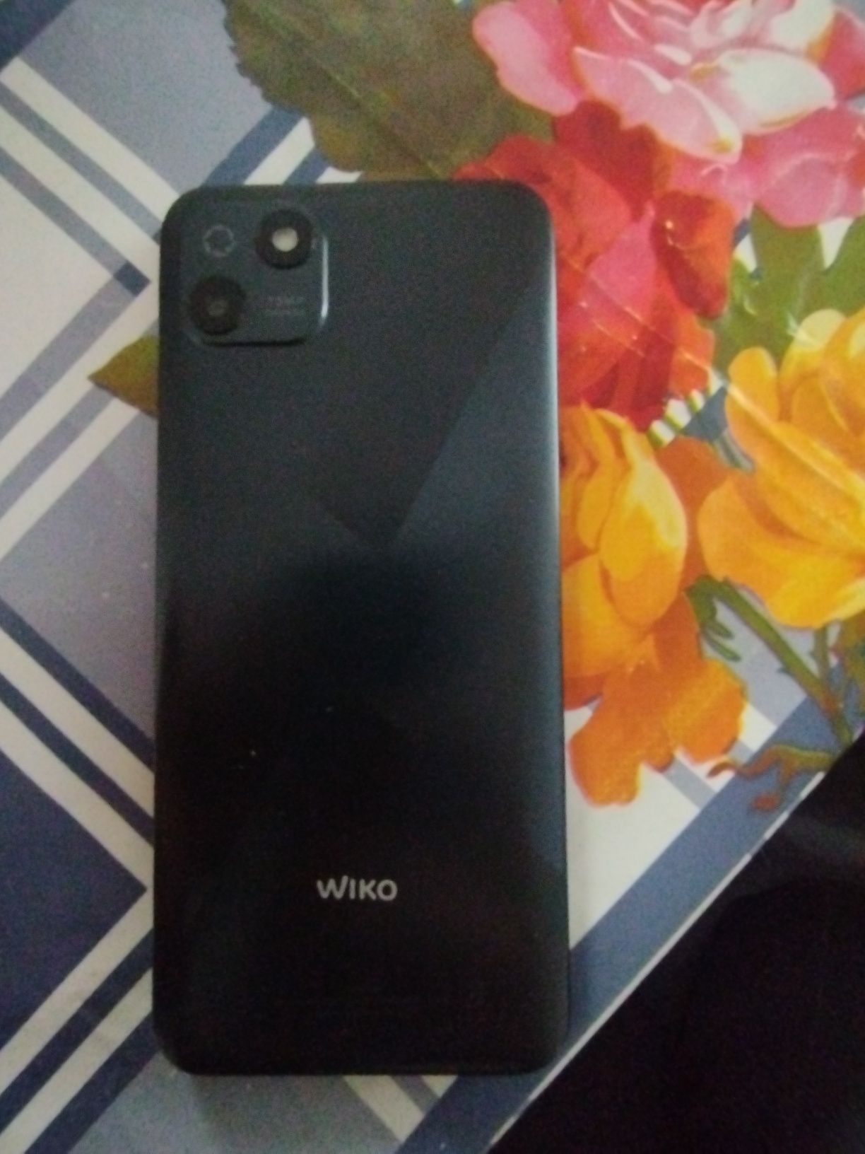 Продам телефон WIKO T10