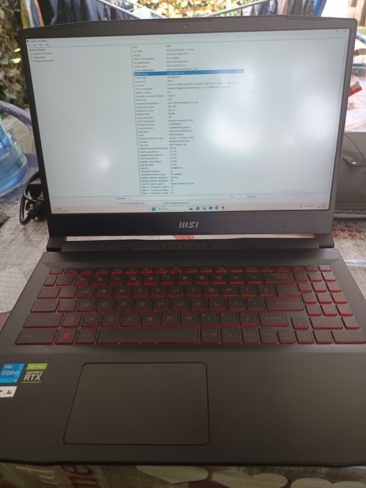 Laptop MSI laptop.