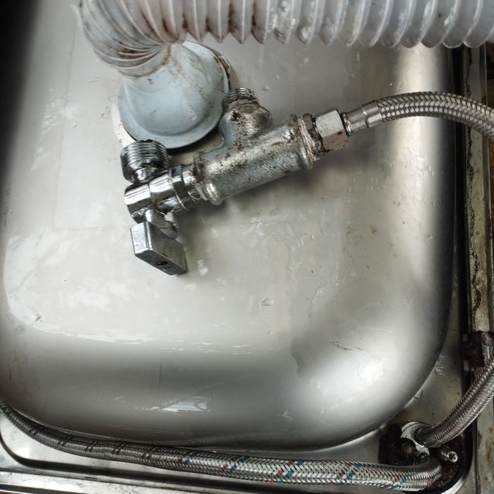 Продавам мивка в много добро състояние